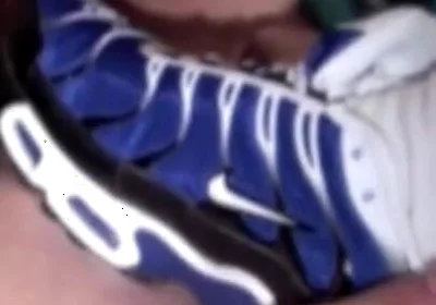 Arab slut submissed to the sneakers of his 2 friends