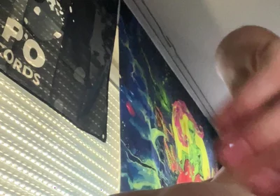 Extrem Big Anal Plug in Jung Boy