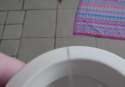 Nylonjunge Pisses on the Morning of New Year