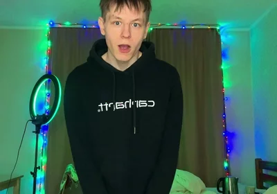 Look at How Much Cum This Hungry Twink Can Spray