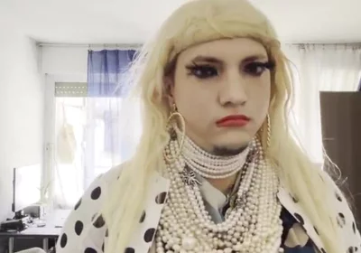 Pearl Vanesa Showing Her Body in Her Home Wearing Lovely Pearls