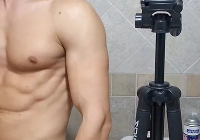 Flexing My Muscles and Cumming!