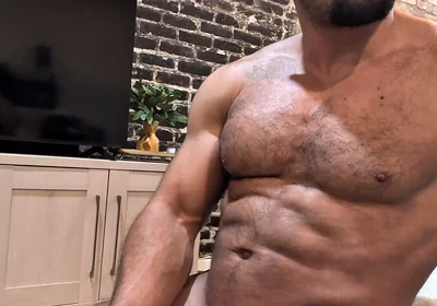 Bodybuilder Benji Bastian Strokes Thick Cock