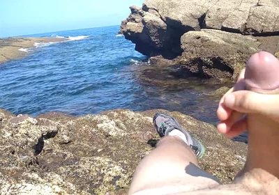 Jerking off a Big Hard Dick Overlooking the Sea in the Beach Cove Until He Cums