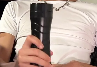 The Boss Is Outraged When He Catches the Employee Masturbating During Work Hours and Wasting Milk