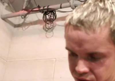 Bukkake Amateur with Gay Twinks Sucking All His Friends to the Cum