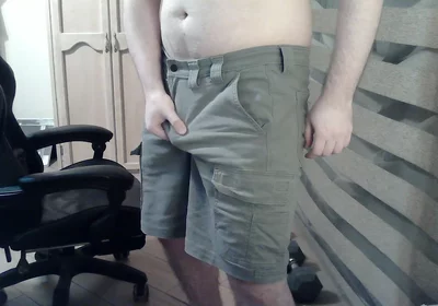 Hot Stud Goes Commando During Leg Day