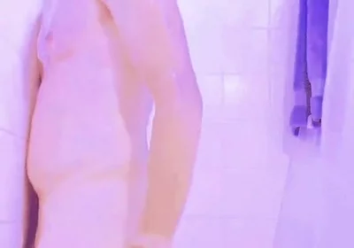 Kris Reelz- Takes a Perverted Shower
