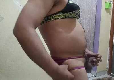 Main Apne Wife Ki Bra Ke Sath Masti Kar Raha Hun